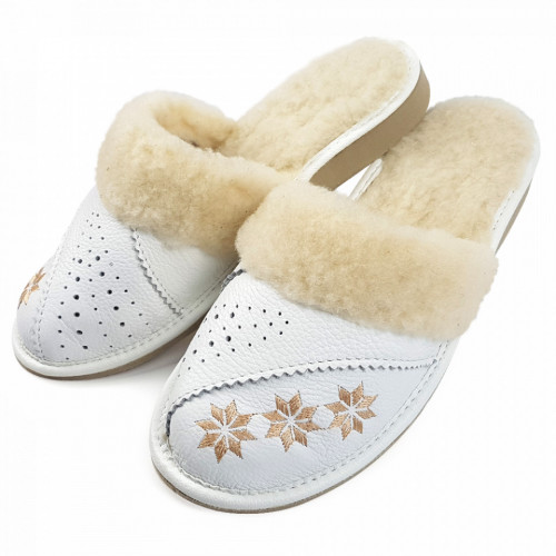 Papuci de Casa Dama Imblaniti cu Lana de Oaie Model &#039;Spirit of Winter&#039; White