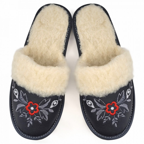 Papuci de Casa Dama Imblaniti cu Lana de Oaie Model &#039;Akna Rogue&#039; Reborn