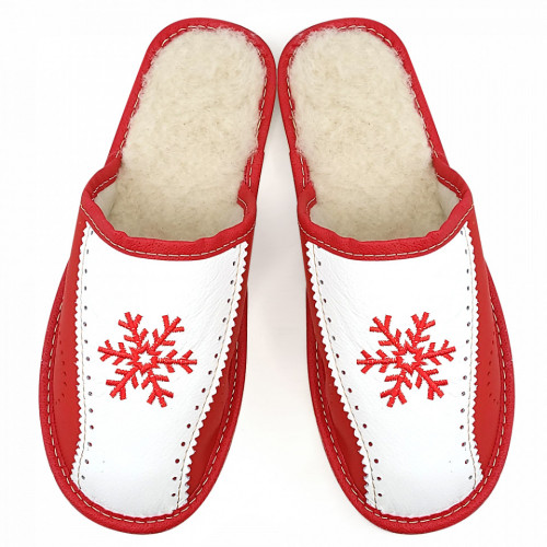 Papuci de Casa Dama Imblaniti cu Lana de Oaie Model 'Frozen Winter' Read