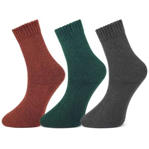 Șosete cu Lână de Alpaka Set 3 Perechi Model &#039;Dreams in Colours&#039; | Design Clasic, Confort și Căldură. Prezentarea șosetelor pe picior.