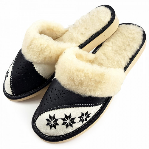 Papuci de Casa Dama Imblaniti cu Lana de Oaie Model &#039;Spirit of Winter&#039; Black
