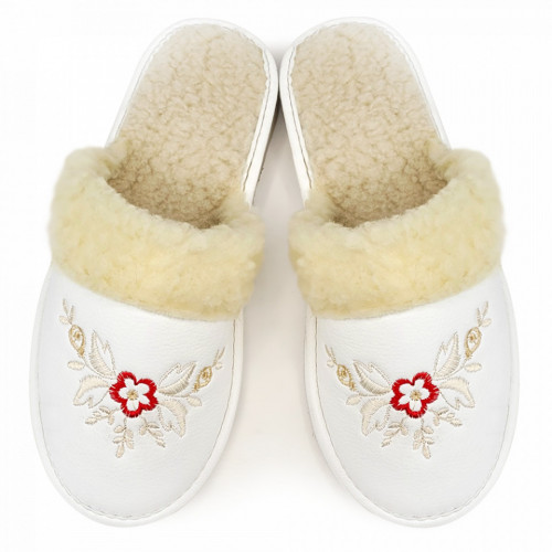 Papuci de Casa Dama Imblaniti cu Lana de Oaie Model &#039;Akna Rogue&#039; White