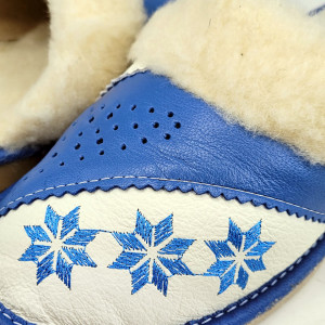 Papuci de Casa Dama Imblaniti cu Lana de Oaie Model 'Spirit of Blue Winter'