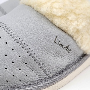 Papuci de Casă de Damă din Piele și Lână Model 'Elegance in Simplicity' Gray-Prezentare detaliu papuci.