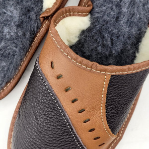 Papuci de Casa din Piele Imblaniti cu Lana Naturala Model 'Highlander Winter'