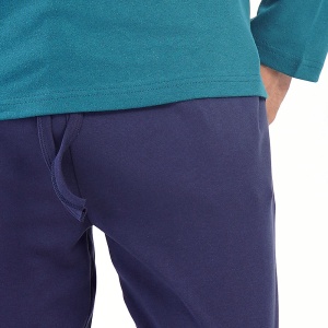 Pijamale Bărbați din Bumbac Vienetta | MAN Model 'Minimalist Lookn'. Prezentare pijama detaliu buzunar.