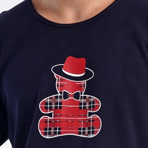 Pijamale Bărbați din Bumbac Interlok Vienetta | MAN Model 'Gentlemen'. Prezentare pijama detaliu imprimeu bluză.