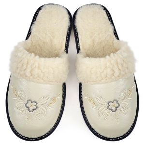 Sheepskin Fur Slippers 'Pearls' Model | Comfort and Elegance