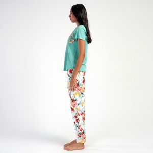 Pijamale Dama din Bumbac 100% Vienetta, Model 'New Beginings' Green. Prezentare pijama din lateral.