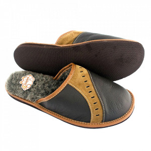 Papuci de Casa din Piele Imblaniti cu Lana Naturala Model 'Highlander Winter'