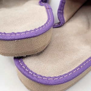 Papuci de Casa din Piele Model 'Akna Rogue Simple' Purple. Prezentare papuci de casa detaliu talpă.