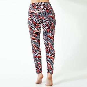 Pantalon Pijama Bumbac 100% Vienetta Model 'Crimson Majesty'. Prezentare pantaloni din spate.