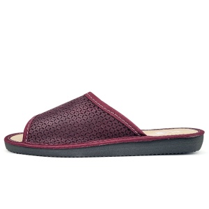 Profil elegant ce pune în valoare talpa ergonomică de 2 cm și calitatea superioară a finisajelor din piele naturală.
