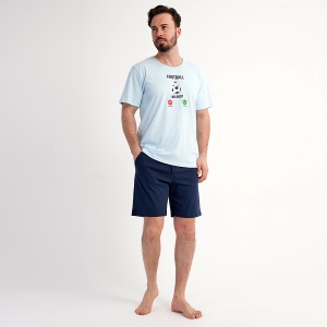 Pantaloni scurți prevăzuți cu buzunare laterale practice, ideali pentru relaxare în interiorul casei.