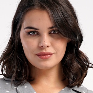 Pijama cu Nasturi din Flanel (Polar) Vienetta, Model 'Snmow Dots' - Prezentare model.