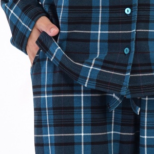Pijamale cu Nasturi Dama din Bumbac Interlock Vienetta Model 'Timeless Charm' | Rafinament Clasic. Prezentare detaliu buzunar.