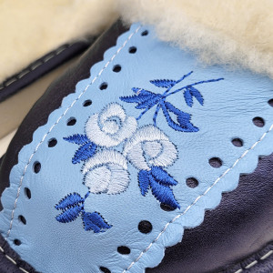 Papuci de Casa Dama Imblaniti cu Lana de Oaie Model 'Root Traditions' Complete Blue