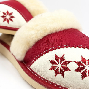 Papuci de Casa Dama Imblaniti cu Lana de Oaie Model 'Spirit of Winter' Burgundy