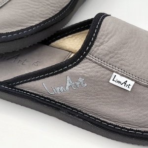 Papuci de Casa din Piele cu Talpa Groasa Culoare Gri, Model 'Luxury Man' Gray-Prezentare papuci detalii.