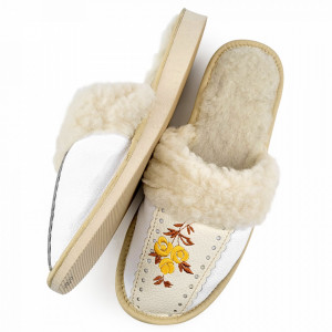 Papuci de Casa Dama Imblaniti cu Lana de Oaie Model 'Root Traditions' White Creamy
