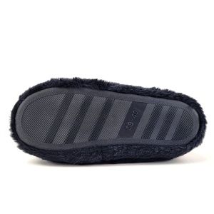 Ușurință în fiecare pas. Talpa flexibilă de 2cm, perfectă pentru a te plimba cu lejeritate prin casă, completând experiența pufoasă oferită de interior.