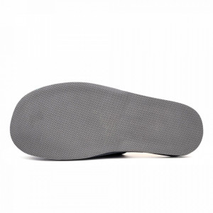 Papuci de Casa din Piele Imblaniti cu Lana Culoare Gri Albastrui Model 'City of Gray'