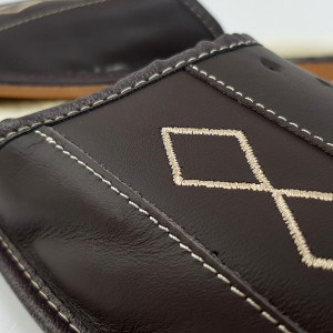 Papuci de Casa din Piele Imblaniti cu Lana de Oaie, Culoare Maro Model 'Geometric Aproch' Brown