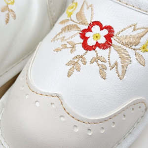 Papuci de Casa din Piele Imblaniti cu Lana de Oaie Model 'London Brogue' White