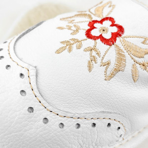 Papuci de Casa din Piele Intoarsa Imblaniti cu Lana Model 'London Brogue' White