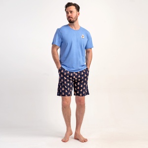 Pantaloni scurți cu buzunare laterale practice, ideali pentru relaxare în confortul propriei locuințe.