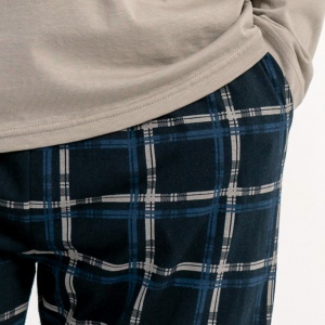 Pijamale Bărbați din Bumbac 100% Vienetta | MAN Model 'World Wide' Gray - Prezentare pijama detaliu buzunar.