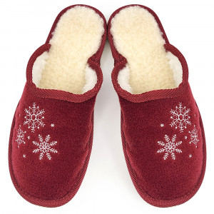 'Rustic Snowfall' Burgundy Sheepskin Fur-Lined Cloth Slippers