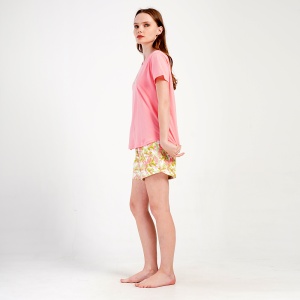 Pijama Damă din Bumbac 100% Vienetta, Model 'Love Wins' Pink - Prezentare pijama din lateral.