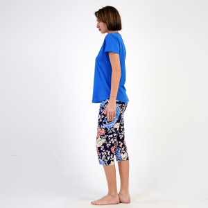 Pijama Dama din Bumbac 100% Vienetta, Model 'So Chic'. Prezentare pijama din lateral.