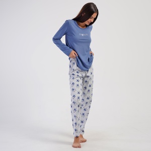 Pijamale Dama din Bumbac Vienetta Model 'Star Girl' | Stralucire și Eleganță. Prezentare din lateral.