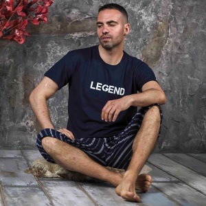 Pijama Barbati cu Pantalon Scurt Ercan Sleep Wear Model 'Legend', prezentare din șezut.