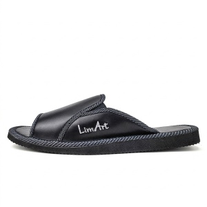 Profil ergonomic cu talpă groasă de 2 cm, oferind suport ideal și amortizare la fiecare pas.