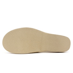 Talpă flexibilă și ușoară, concepută pentru a asigura un mers natural și relaxant prin casă.