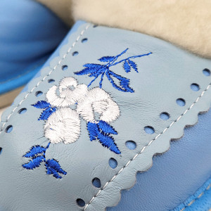 Papuci de Casa Dama Imblaniti cu Lana de Oaie Model 'Root Traditions' Sky Blue