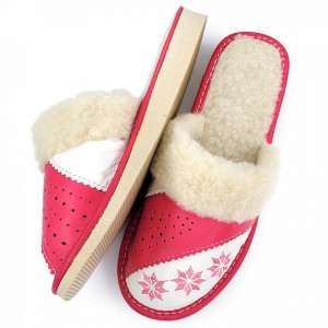 Papuci de Casa Dama Imblaniti cu Lana de Oaie Model 'Spirit of Winter' Pink