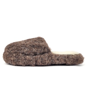 Papuci de Casă din Lână de Oaie 100% Model 'Zamolxis Origins'-Prezentare papuci din lateral.