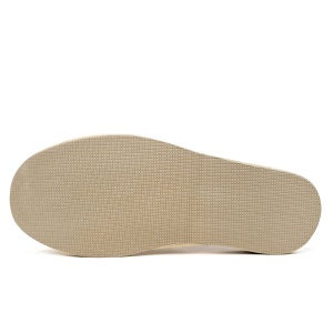 Talpă ușoară și flexibilă a papucilor de casă Akna Rogue Ivory.