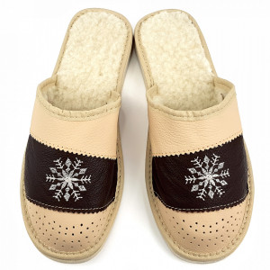 Papuci de Casa din Piele Imblaniti cu Lana Model 'Snow in December' Creamy