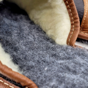 Papuci de Casa din Piele Imblaniti cu Lana Naturala Model 'Highlander Winter'