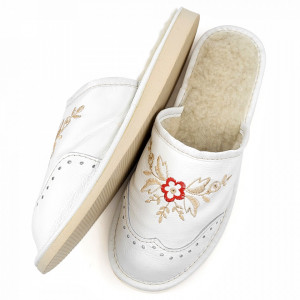 Papuci de Casa din Piele Intoarsa Imblaniti cu Lana Model 'London Brogue' White
