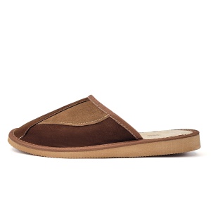 Papuci de Casa din Piele Întoarsă Model 'Manhood' Soft Brown - Prezentare papuci vedere din lateral.