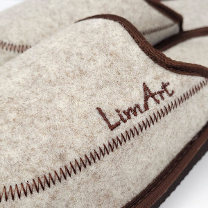 Papuci de casă din postav Lim Art Model Lounge Grey, culoare crem natur, model minimalist UNI, broderie discretă "Lim Art", talpă antiderapantă.