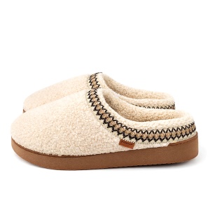 Profilul perfect. Talpa groasă de 3cm și designul compact oferă sprijin și căldură în fiecare pas.