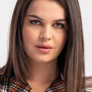 Pijama cu Nasturi Damă din Bumbac 100% Vienetta Model 'Winter Cozy' - Prezentare model.