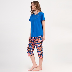 Pantalon capri trei sferturi din tricot de bumbac 100% cu cadere lejeră.